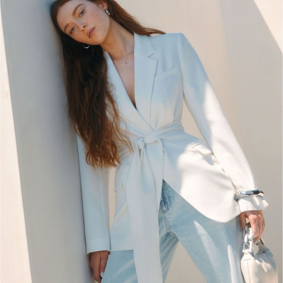 Belted Ecru Blazer | WALTER BAKER - Picture 3 of 16